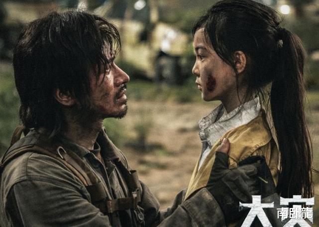 月壤 科幻灾难片《重启地球》上映，何晟铭大战变异植物，不煽情会更好