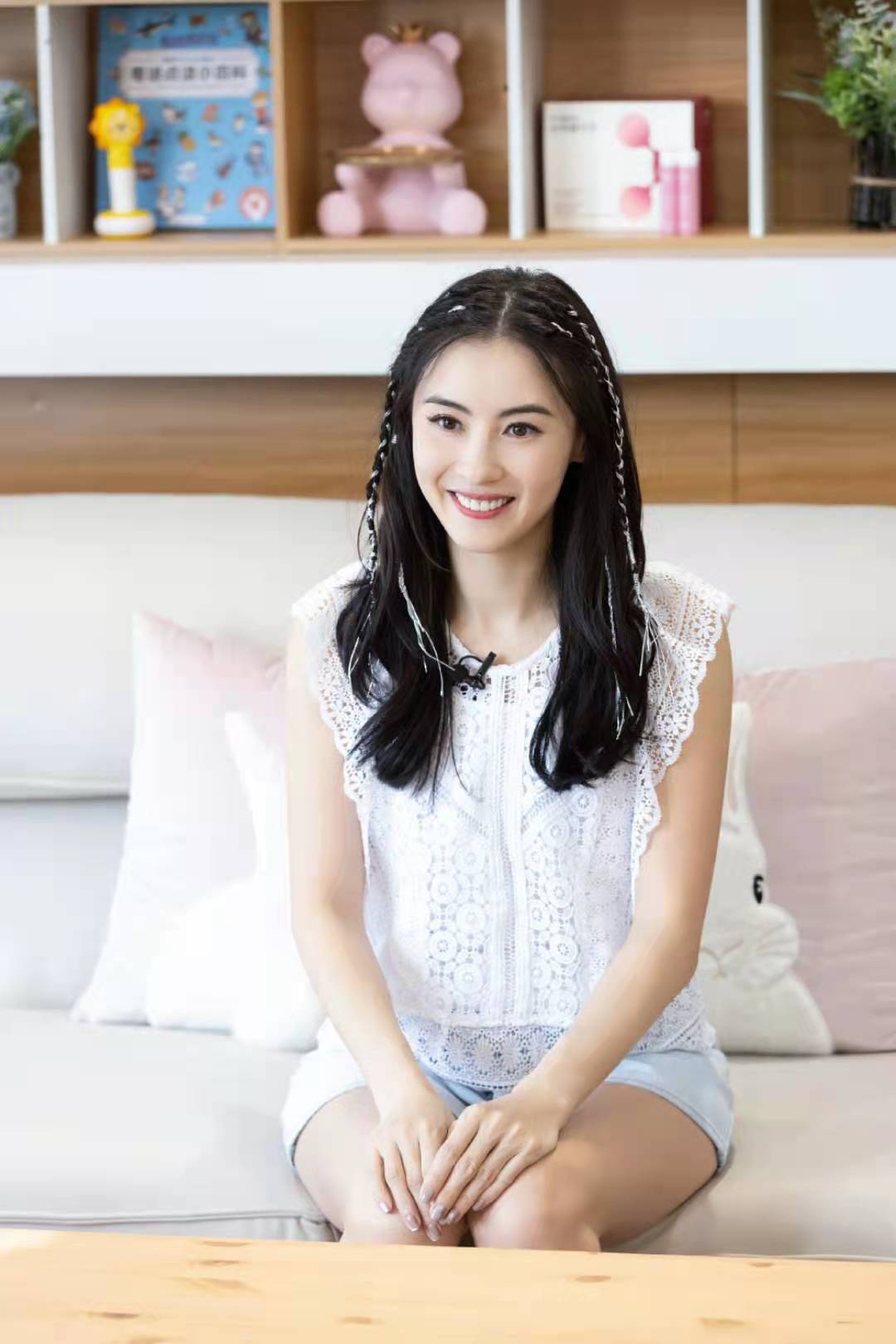 西红柿|41岁张柏芝减龄法真省钱，彩色编发头绳仅10元，看上去少女感十足