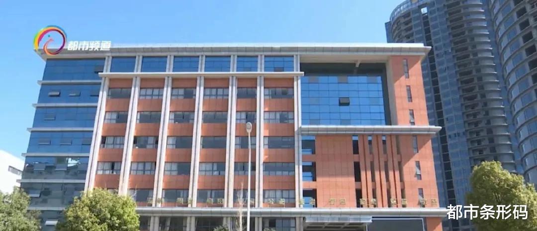 都市条形码 昆明这所学校学费涨了