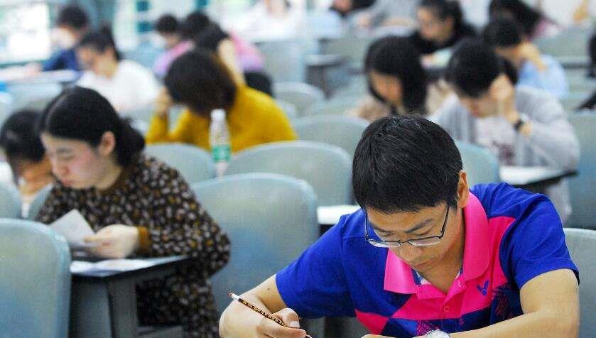 成都|“后悔让儿子去考公”，父亲这一席话，揭露了无数家庭的现状！