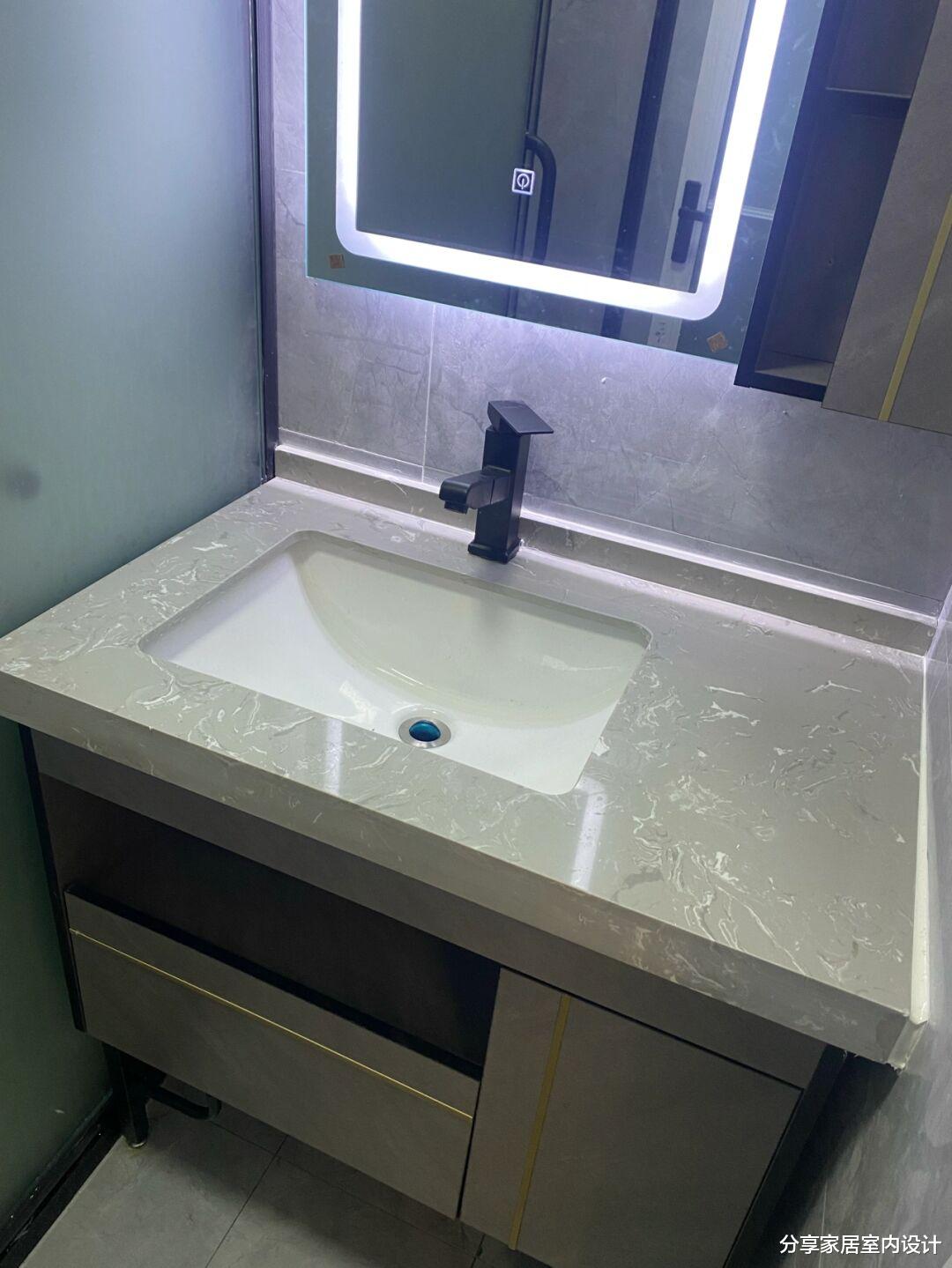 新房终于布置家具,效果很满意,尤其是全屋定制的柜子,美观实用