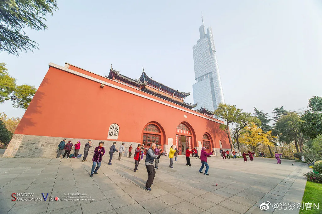 一马平天下 南京的大爷大妈，文武双全！