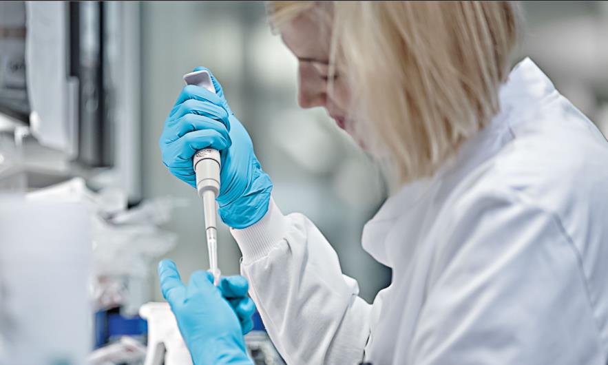 微塑料|一次性纸杯,能喝热水吗?15分钟,就可能出现上万个塑料颗粒