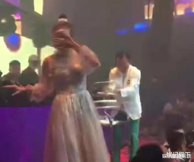 万梓良|越老越不尊重人，往男演员头上浇酒，砸女工作人员脸，他怎么了？