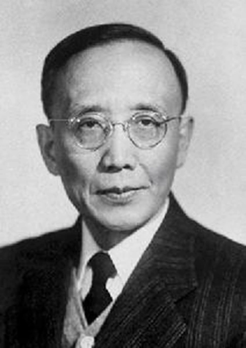 闲聊随心说 郭沫若4字嘲讽鲁迅，鲁迅加1字回怼，世人笑称：这便是郭沫若一生