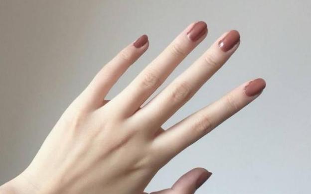 唐嫣|娱乐圈“手”和“颜值”差距大的明星们，真想把他们的手藏起来