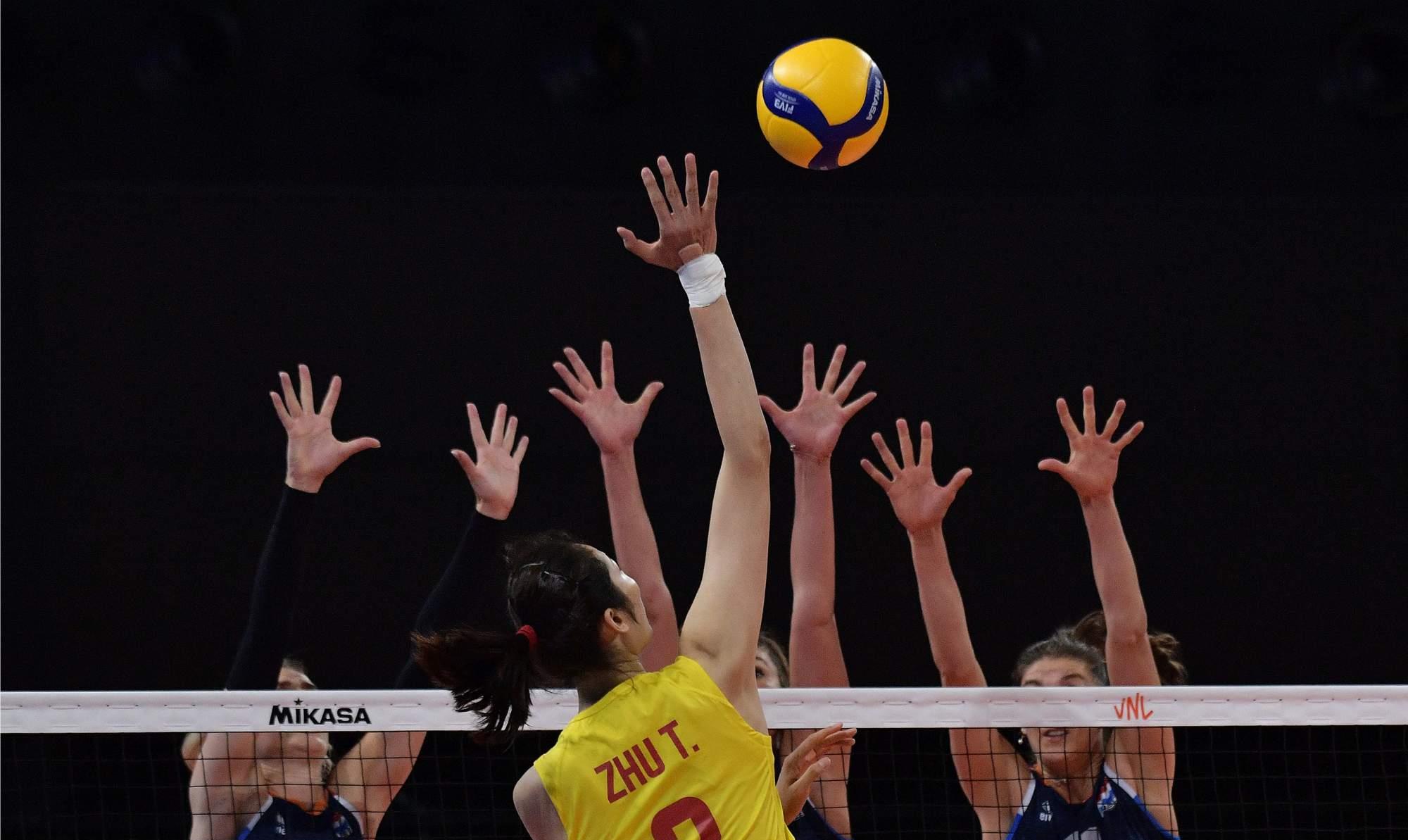 朱婷|3-0！中国女排大胜荷兰，朱婷指点王梦洁站位，郎平嘱咐语重心长