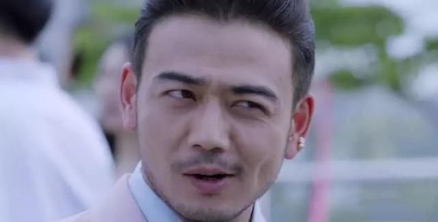 黄晓明|自以为长得很帅，却被现实打脸的男星，黄晓明还好，张大大太自信