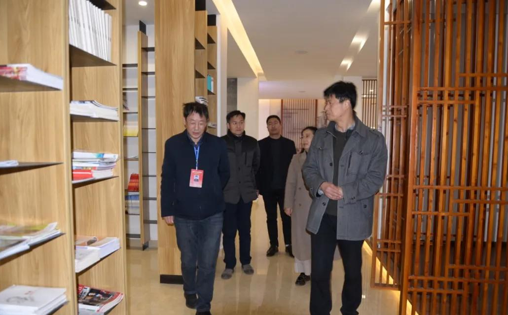 新报业传媒 壮心上下取真经 牛劲十足踏征程