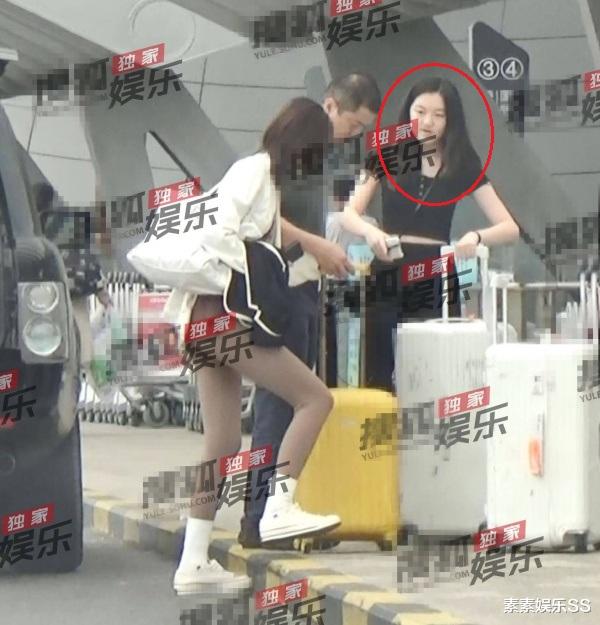 李亚鹏|李亚鹏开豪车带全家出行，女儿李嫣长腿出镜，和海哈金喜热聊不断