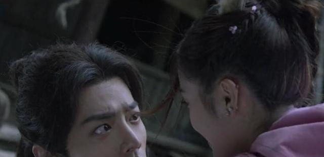 肖战|肖战《斗罗大陆》开播，女主吴宣仪法令纹严重烤瓷牙瞩目侧颜显老