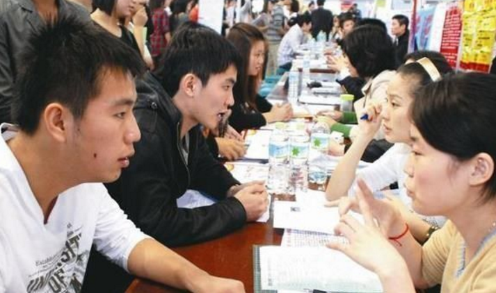内卷|央企总部招录名单公布，51名学生中无一人是本科，学历内卷严重