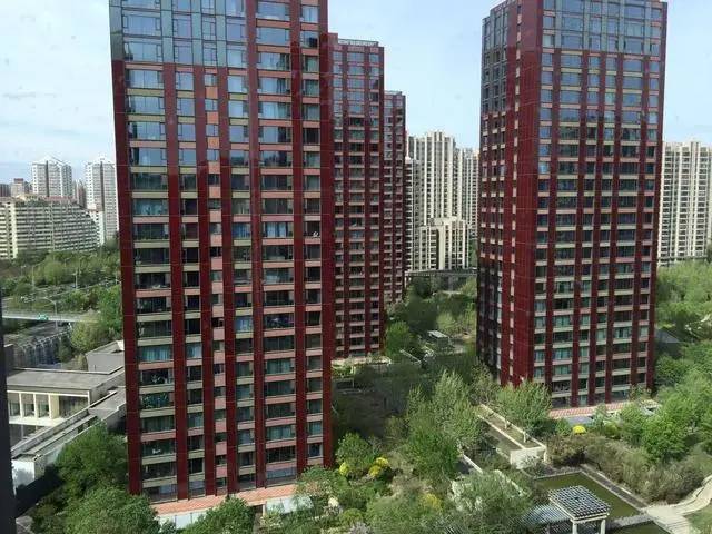 时尚装修设计大全|过来人提醒：一梯两户买东户好还是西户好？很多家庭都想错了