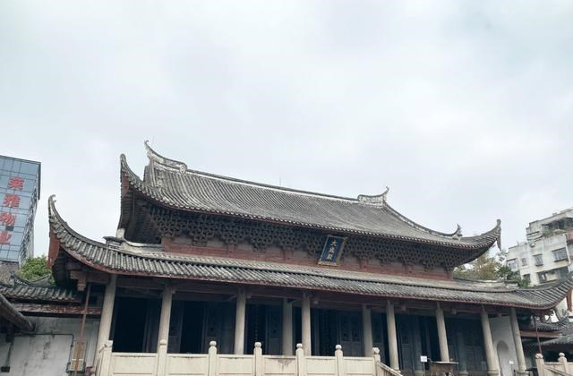 阿毛集结站 福建有座二线城市，历史悠久被称为榕城，城内有不少国宝级文物