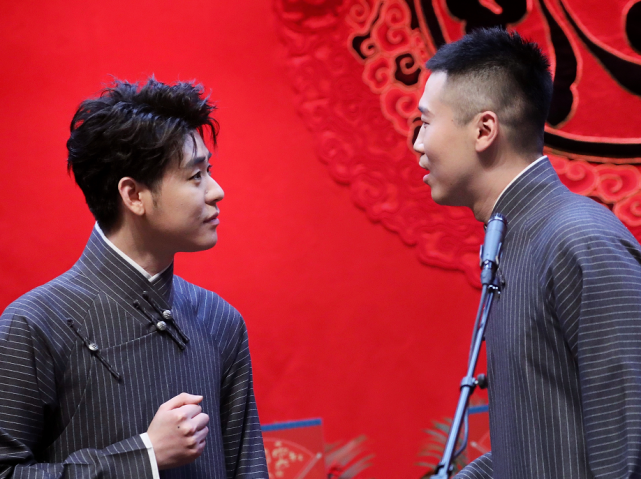 杨九郎|时隔480天，张云雷终登台演出，搭档杨九郎T恤上字母令粉丝泪目