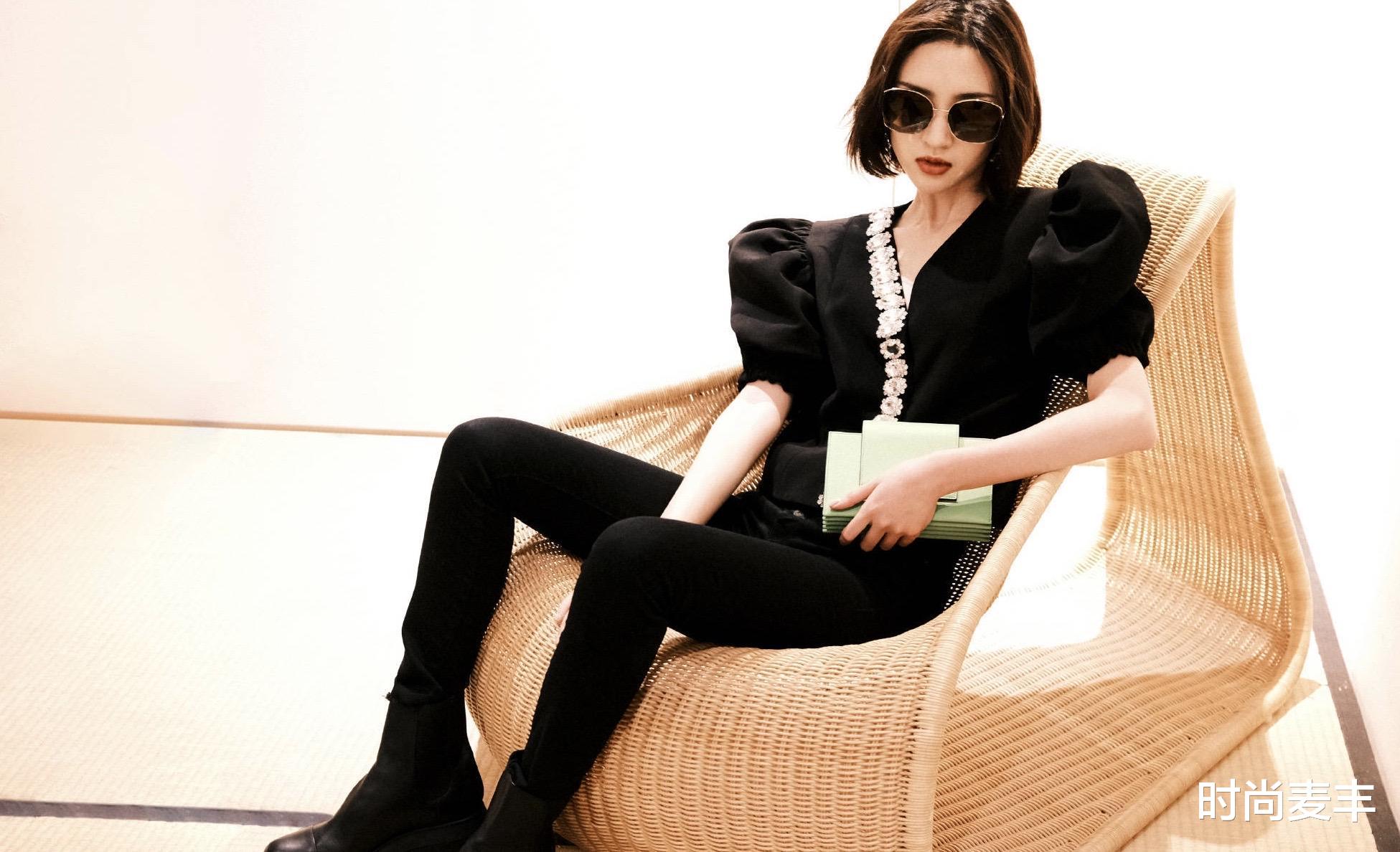 时尚麦丰|唐艺昕造型有点酷,黑色闪钻泡泡袖上衣配黑裤子,诠释甜飒之美