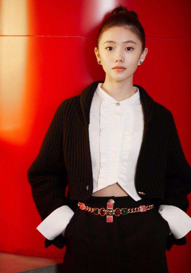 刘浩存|“资源咖”小花刘浩存:被京圈西北圈港圈力捧,张艺谋欠了她家人情?