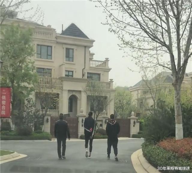 张常宁|朱婷回河南逛别墅区！1米95张常宁腿太长，队友躺地拍她全身照