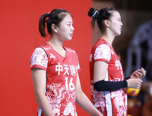 刘华体会讲体育课|郎平两大爱徒将被调整出队?实力排国内前三,打法改变仍是主力