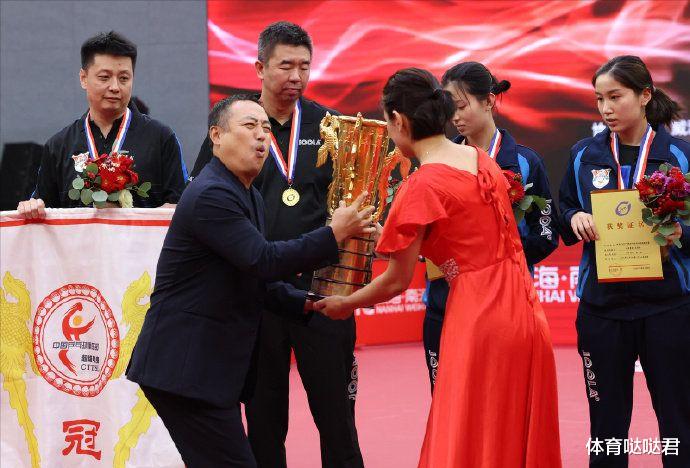 C罗|孙颖莎笑容灿烂！两位大满贯颁奖国际乒联祝贺，世界冠军缺席集训
