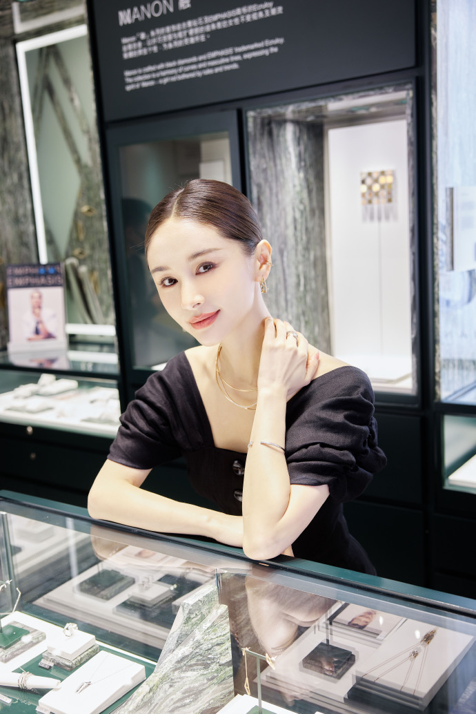 景甜|王子文 摩登前卫的现代美学格调