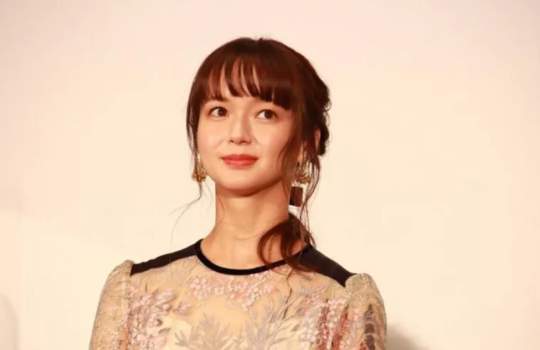 圣诞节|刚生完第一个孩子，她就火速复出了