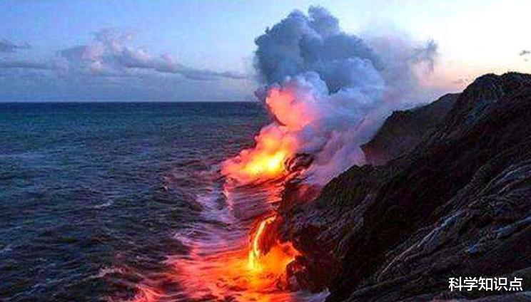 火山|水火不容，那么海底的火山爆发，海水为什么浇不熄灭呢？