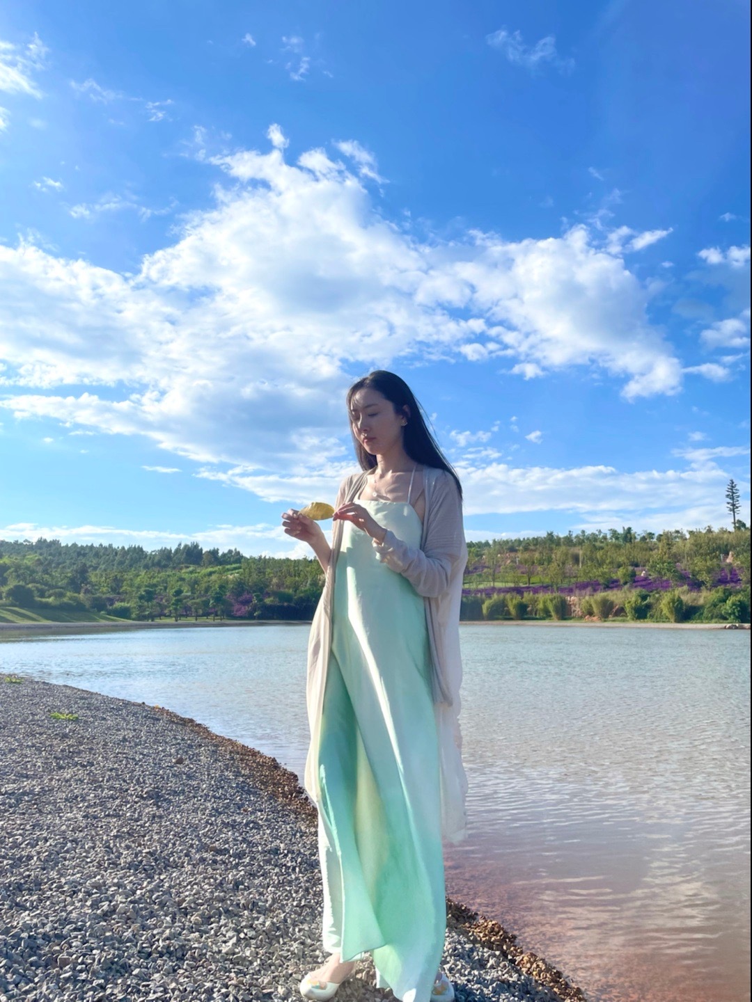 |陈露平台认证“颜值博主”？晒“花海照”，帧帧大片既视感