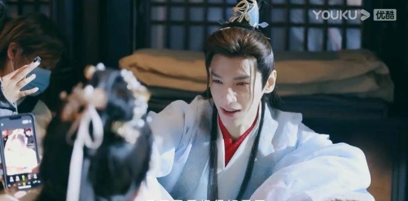 白梦妍|罗云熙白鹿《长月烬明》片场Battle拍照技术！高难度修仙手势公开