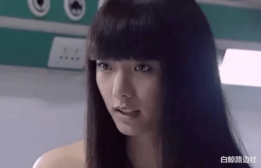 王珞丹|37岁王珞丹退出演艺圈？晒素颜自拍被嘲是透明人，回怼是个人就行