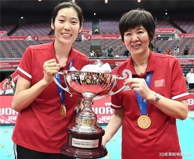 张常宁|朱婷回河南逛别墅区！1米95张常宁腿太长，队友躺地拍她全身照