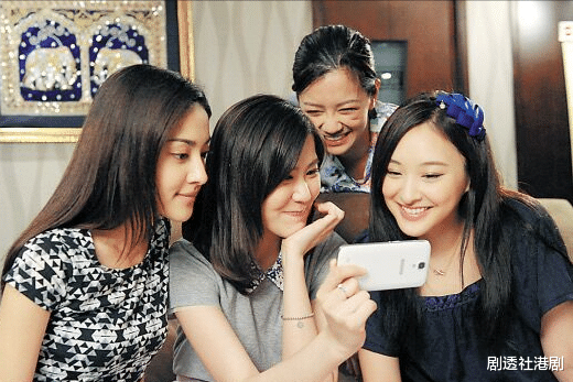 TVB|28岁TVB富二代小花正式离巢补度蜜月，网友感叹：浪费了12年黄金时间