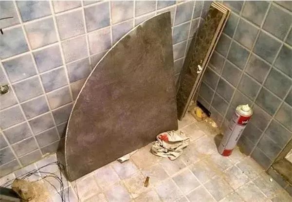 装修时尚家|老公执意在卫生间弄这样的洗手台，弄完之后效果不忍直视！