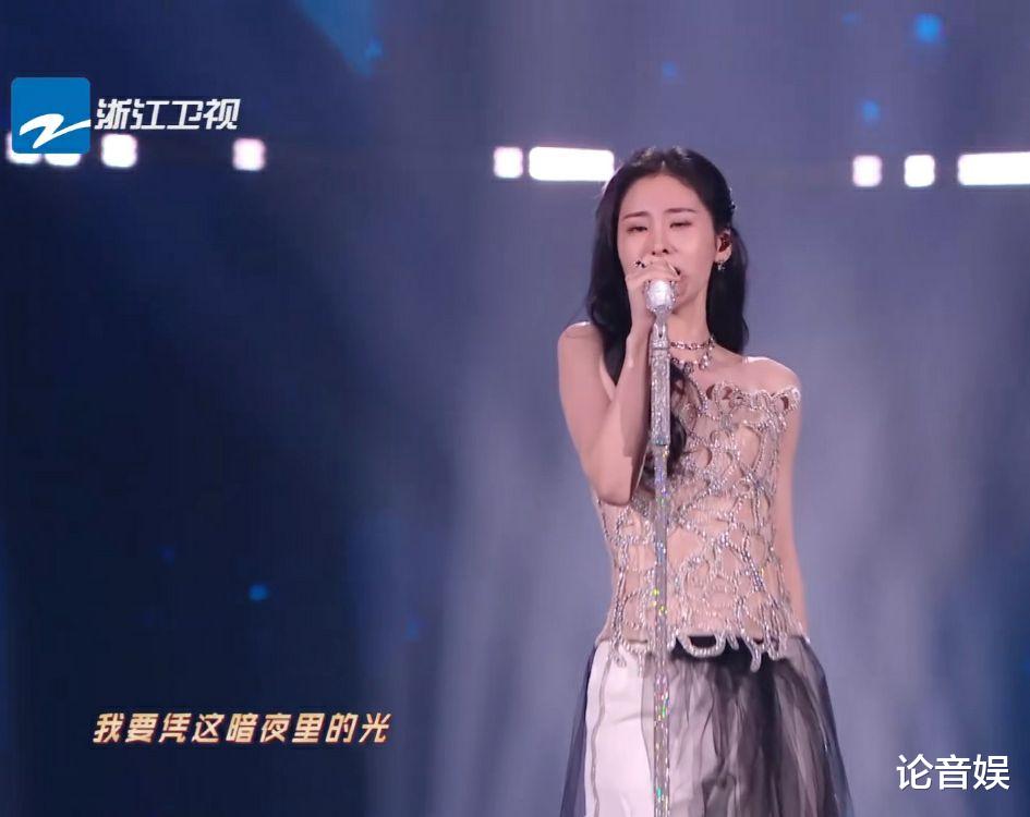 张碧晨|巅峰榜光的方向登顶，张碧晨跨年太耀眼，靠实力为自己赢得关注