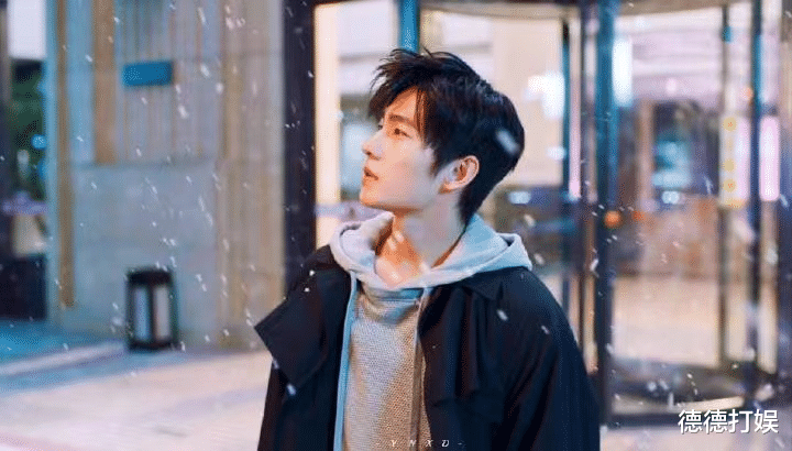 郑欣宜|贾玲用“证件照”给杨洋整懵，土味晶晶大喊：俺男人呢