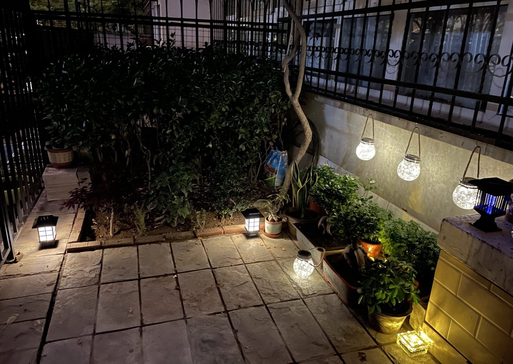 混凝土|适合“懒人”，低维护庭院花园设计，这种简约现代小院实用好打理