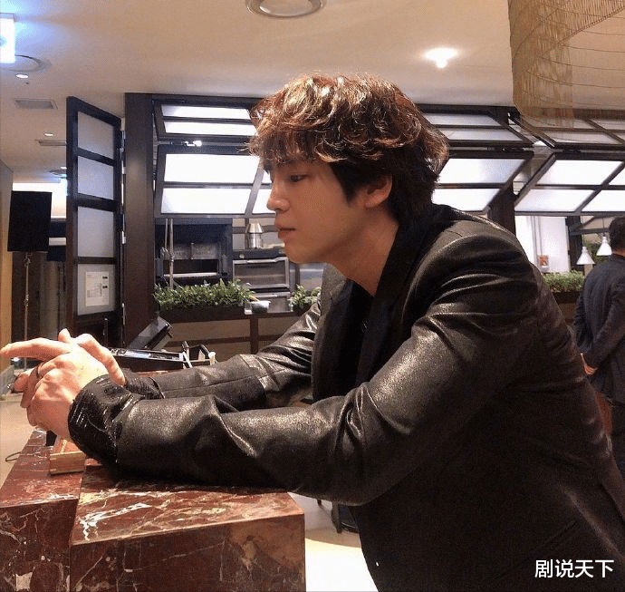 张根硕|33岁张根硕近照：身姿挺拔五官俊俏，瘦身成功重回颜值巅峰