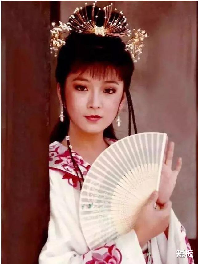 琼瑶|她是最美琼瑶女郎，被渣男抛弃，没有子女，62岁一头白发美到窒息