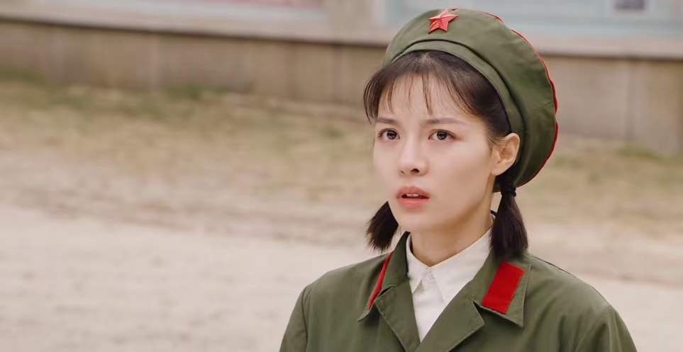 英雄岁月之王牌部队|本想《王牌部队》女主够美了，当女配出场的那刻，才知道啥叫惊艳