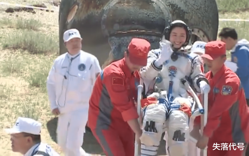 神舟十二号 神舟十二号返回地面,过程通信中断了4分钟,观众肾上腺素狂飙
