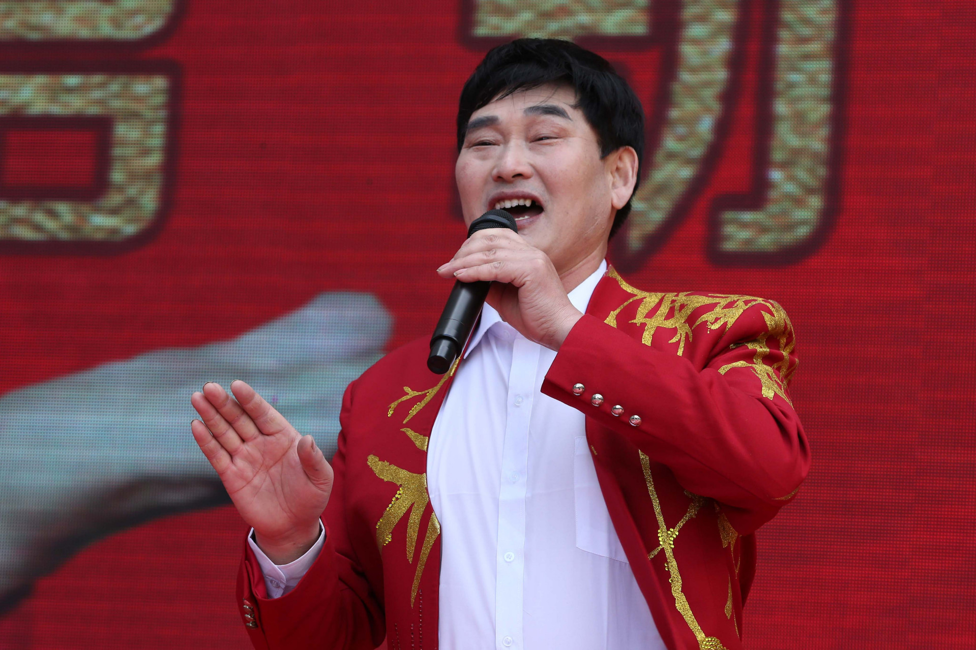 朱之文|拉面哥突然爆红，大衣哥朱之文风头被抢不甘心，为博热度再出新招