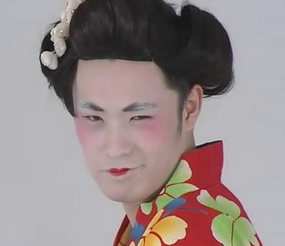 张馨予|饶了观众吧，同样是女扮男装，有人美到失魂，有人丑到惊人