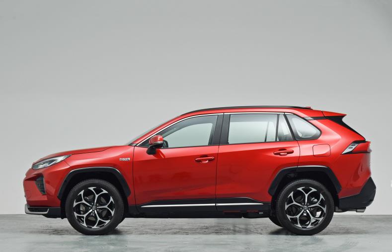 我已是短发|开惯奥迪Q5L，再开朋友的威兰达，发现丰田确实很适合家用