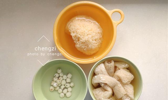 秋季要滋补，建议多喝这道汤，润燥安神不上火，全家老少都喜欢