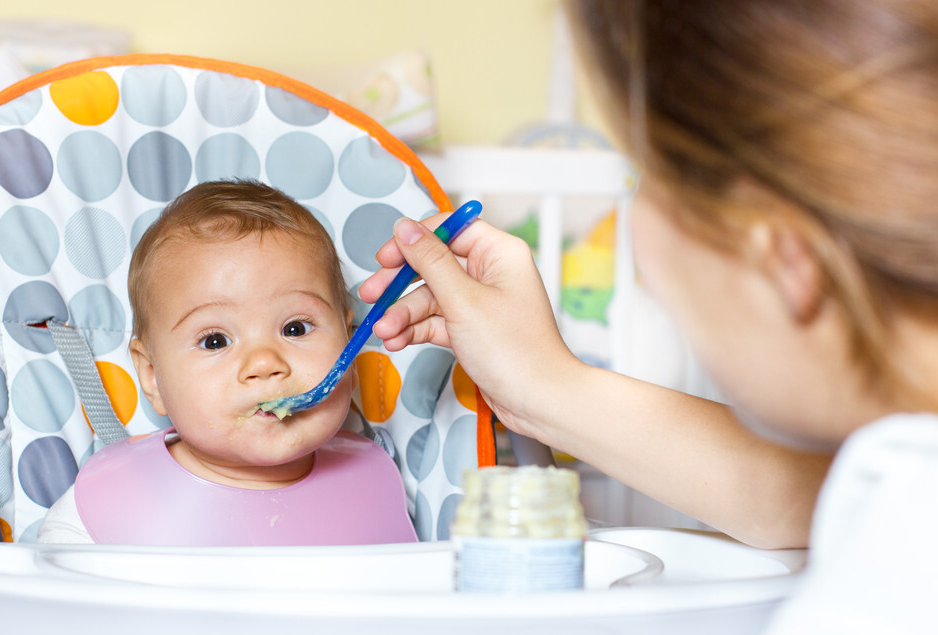 母婴参考|宝宝哭闹烦躁不安?可能是过度喂养,父母要注意!