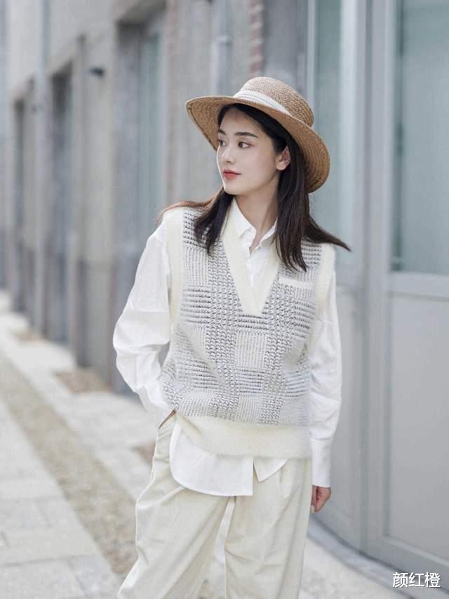 颜红橙|T恤怎么穿出高级感？试试这几种搭配方式，让你气质翻倍又温柔