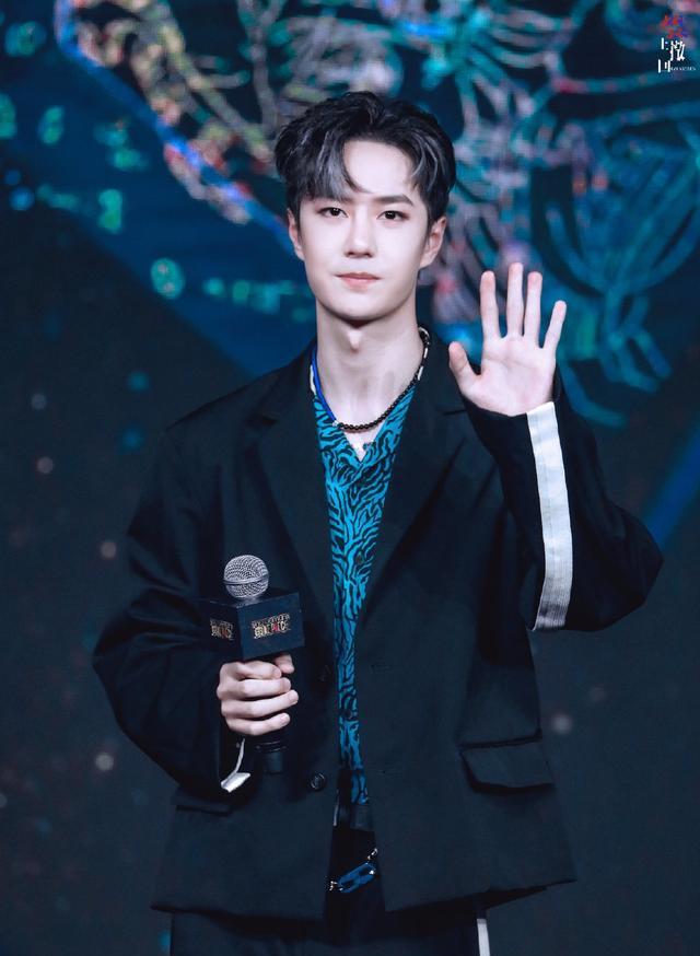 王一博|3000万大瓜又换人，王一博被拉来挡刀，无图无同框10分钟上热一