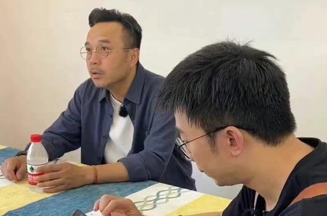 小猫咪的星座故事 汪涵在长沙农村开店，坚持素颜出镜还现场抠脚，变成乡野知心大哥
