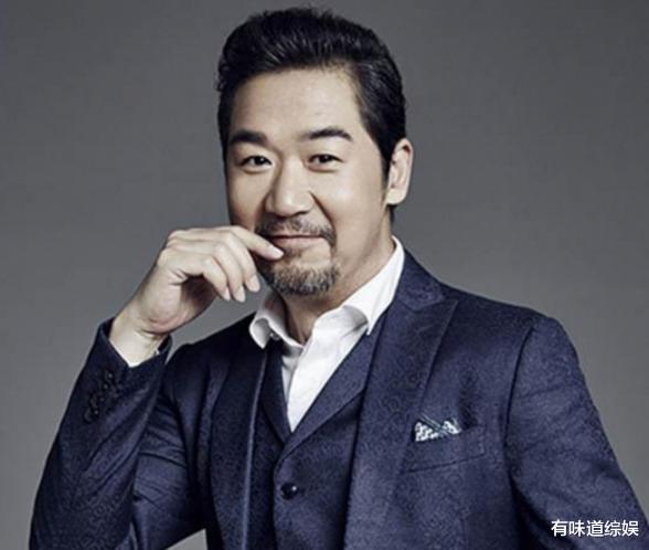 张国立|知名女主持现场失误，少穿了一件衣服，张国立硬是60分钟没转头！