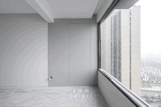 7米多长的大阳台户型,装隐形门藏一半留一半,洗、晒、住3不耽误